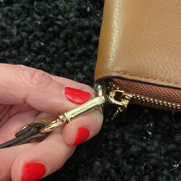 BRAND NEW Michael Kors Leather Wristlet Wallet - Picture 8 of 14